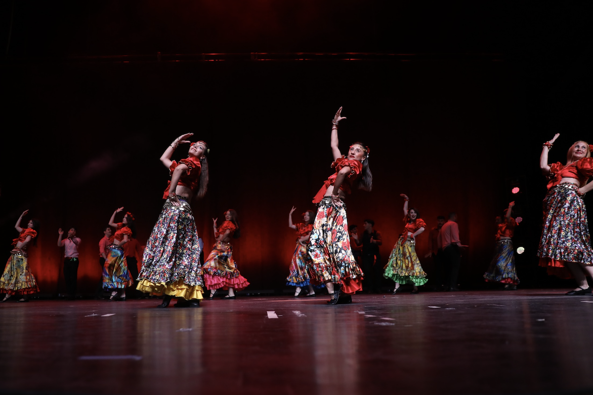 Türk Halk Oyunları Topluluğu’ndan Kuşak temalı gösteri