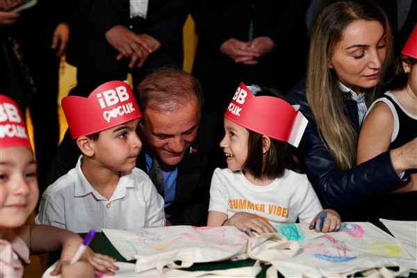 Aslan: Gerçek sevginin arasına hiçbir duvar, hiçbir parmaklık giremez