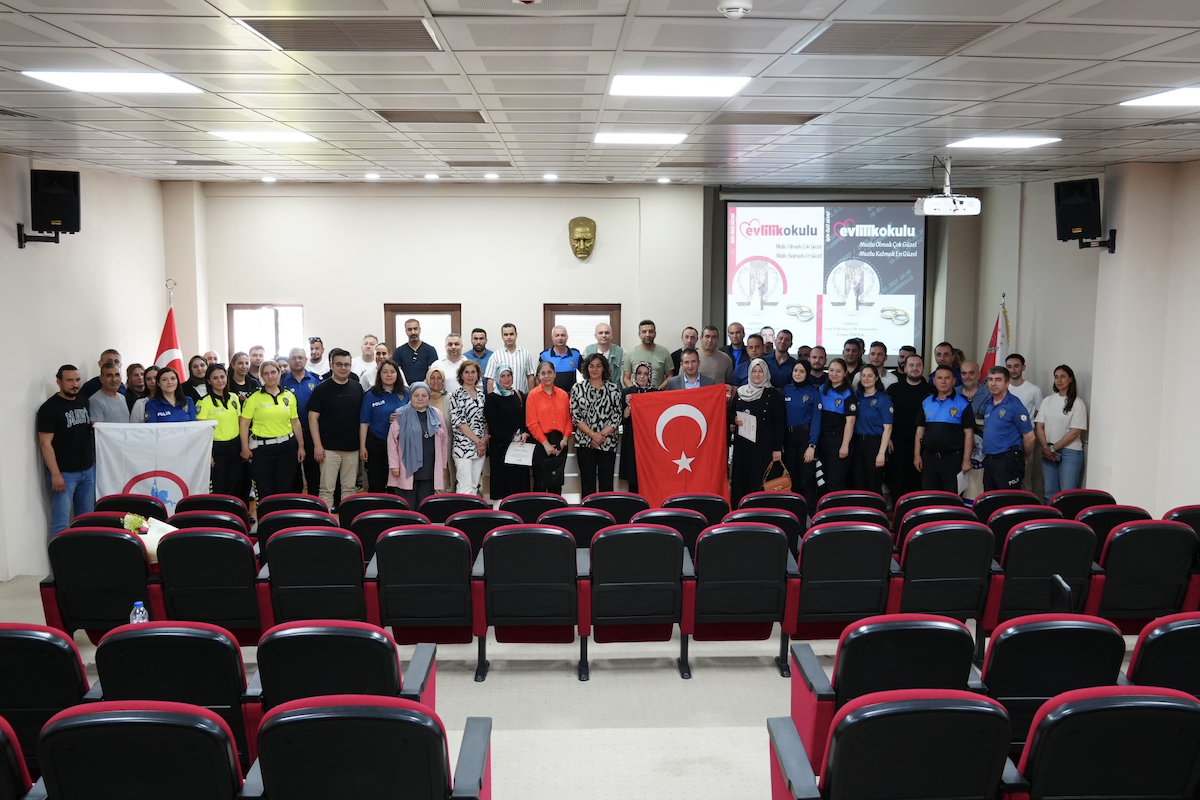 Polislere özel Evlilik Okulu eğitimi