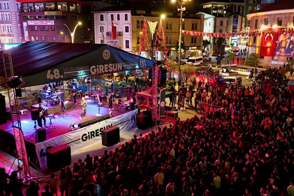 Uluslararası Aksu Festivali’nde konser coşkusu