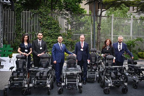 600 set pozisyonlama ve taşıma cihazı, serebral palsili bireylere teslim edildi