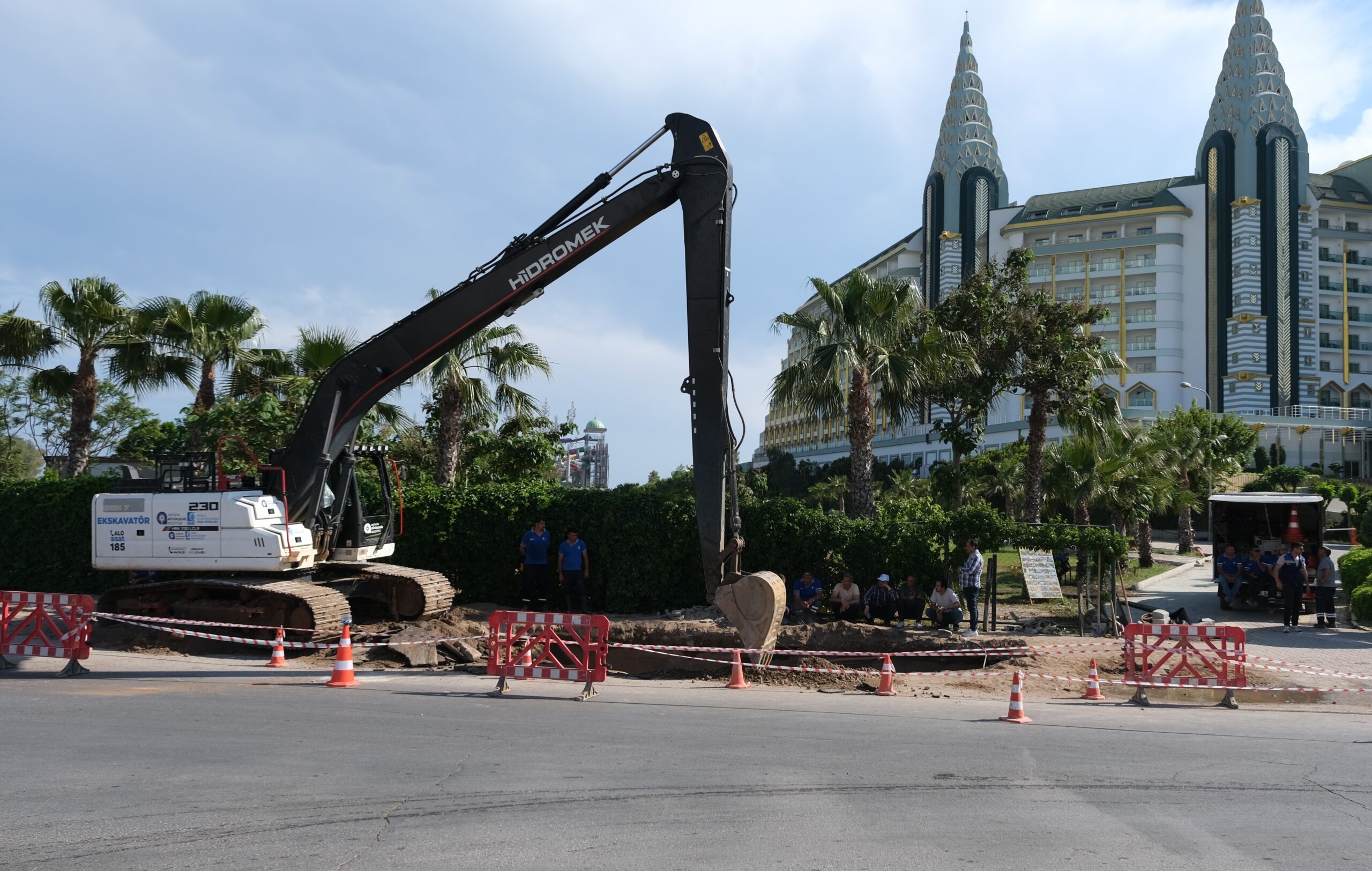 Antalya’da zarar gören kollektör hattı onarıldı
