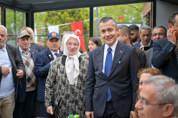 Esenyurt’un ilk emekli evi hizmete açıldı