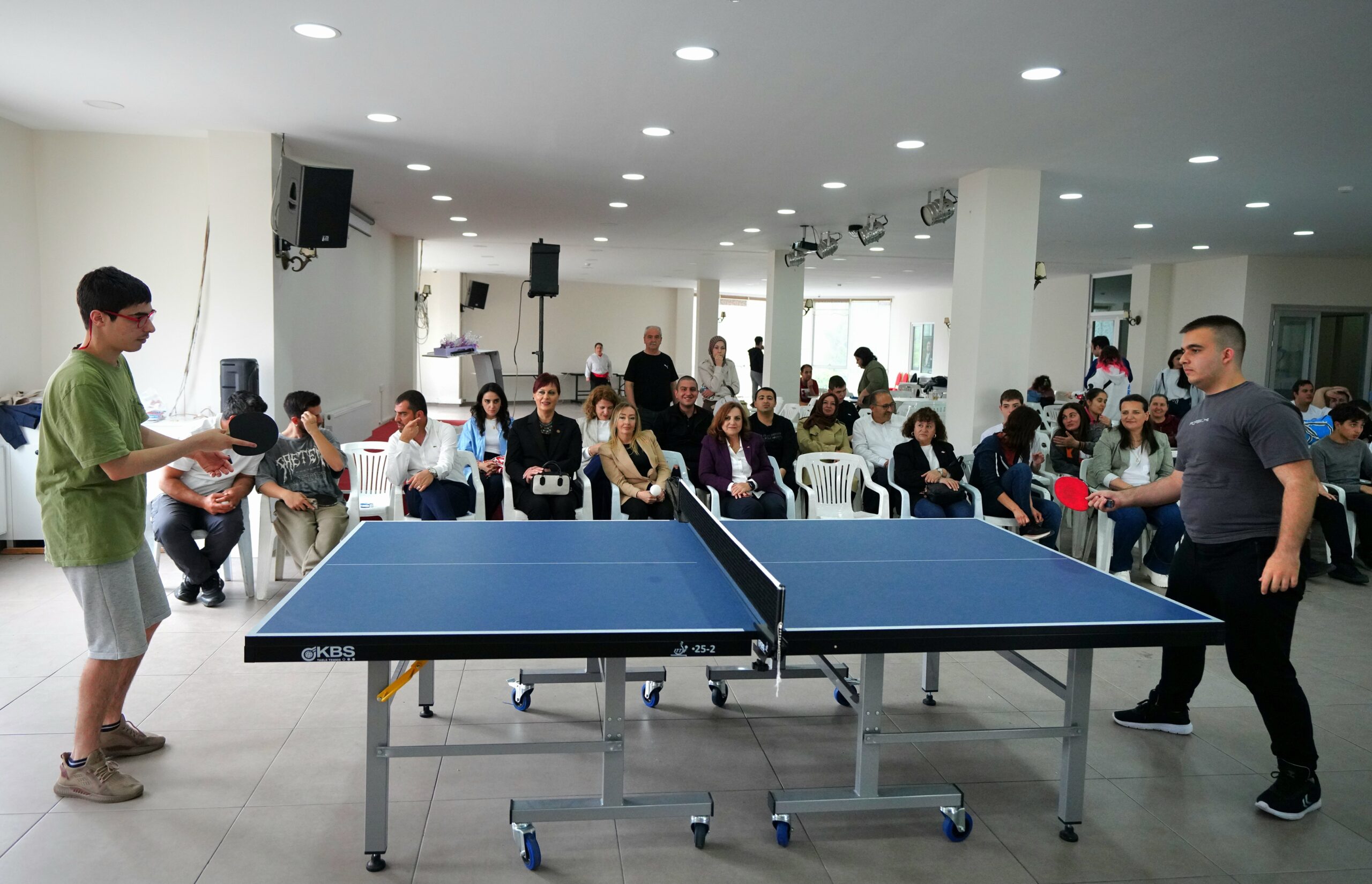 Beylikdüzü’nün özel sporcuları masa tenisi turnuvasına katıldı