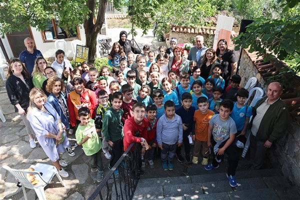 Yazar Karamuti Misi Yazıevi’nde öğrencilerle söyleşi yaptı