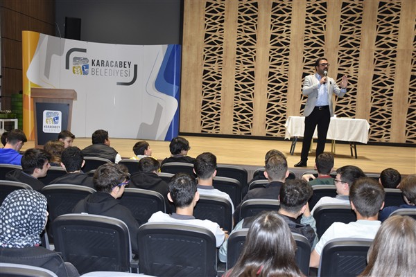 Karacabey’de “Sınav, Hayat ve Edebiyat” söyleşisi düzenlendi