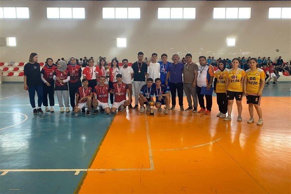 Hassa’da liseler arası atletizm yarışmaları tamamlandı