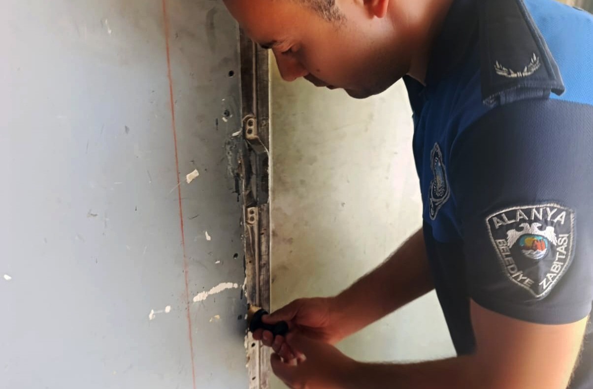 Alanya’da hijyen kurallarına uymayan restoran süresiz mühürlendi