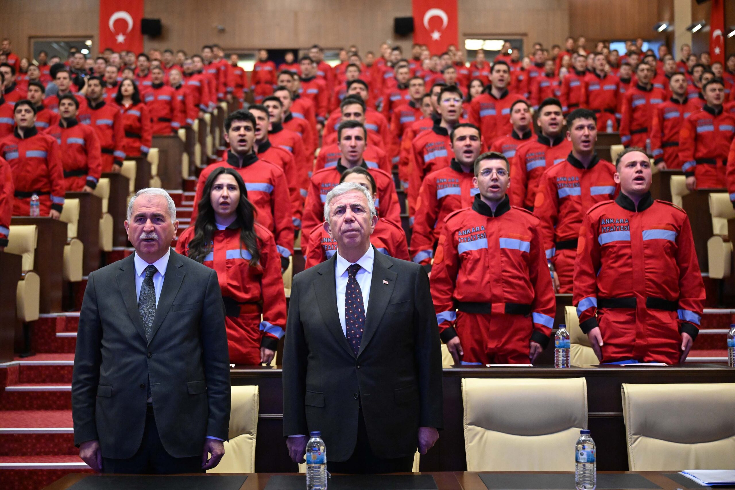 Başkan Yavaş, 300 yeni itfaiye personeli ile buluştu