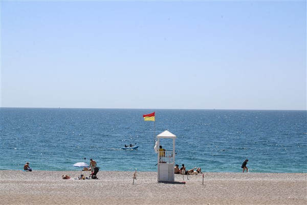 Konyaaltı Sahili yaza hazır