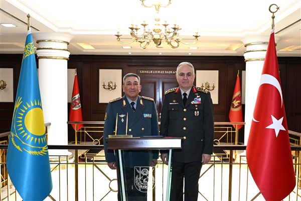 Genelkurmay Başkanı Gürak, Kazakistan Genelkurmay Başkanı Kamaletdinov ile görüştü