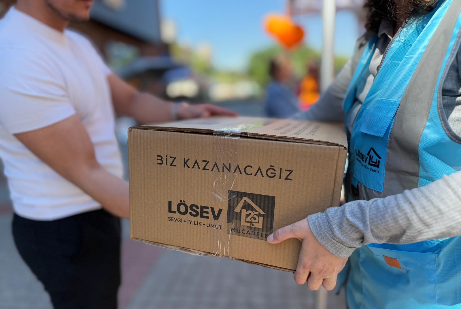 LÖSEV İstanbul Anadolu Mutlu Et paketleri ile mutluluk paylaştıkça çoğalıyor