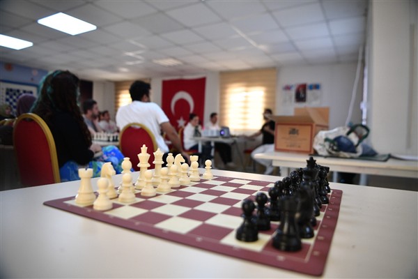 Çukurova’da satranç yardımcı antrenörlük kursu başladı