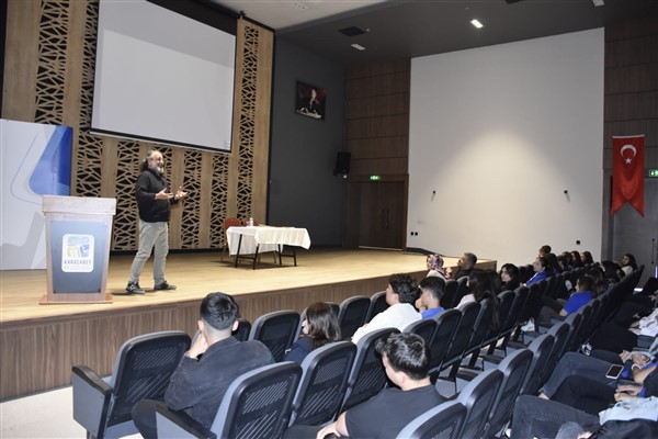 Yazar Sinan Yağmur, Karacabey’de öğrencilerle buluştu