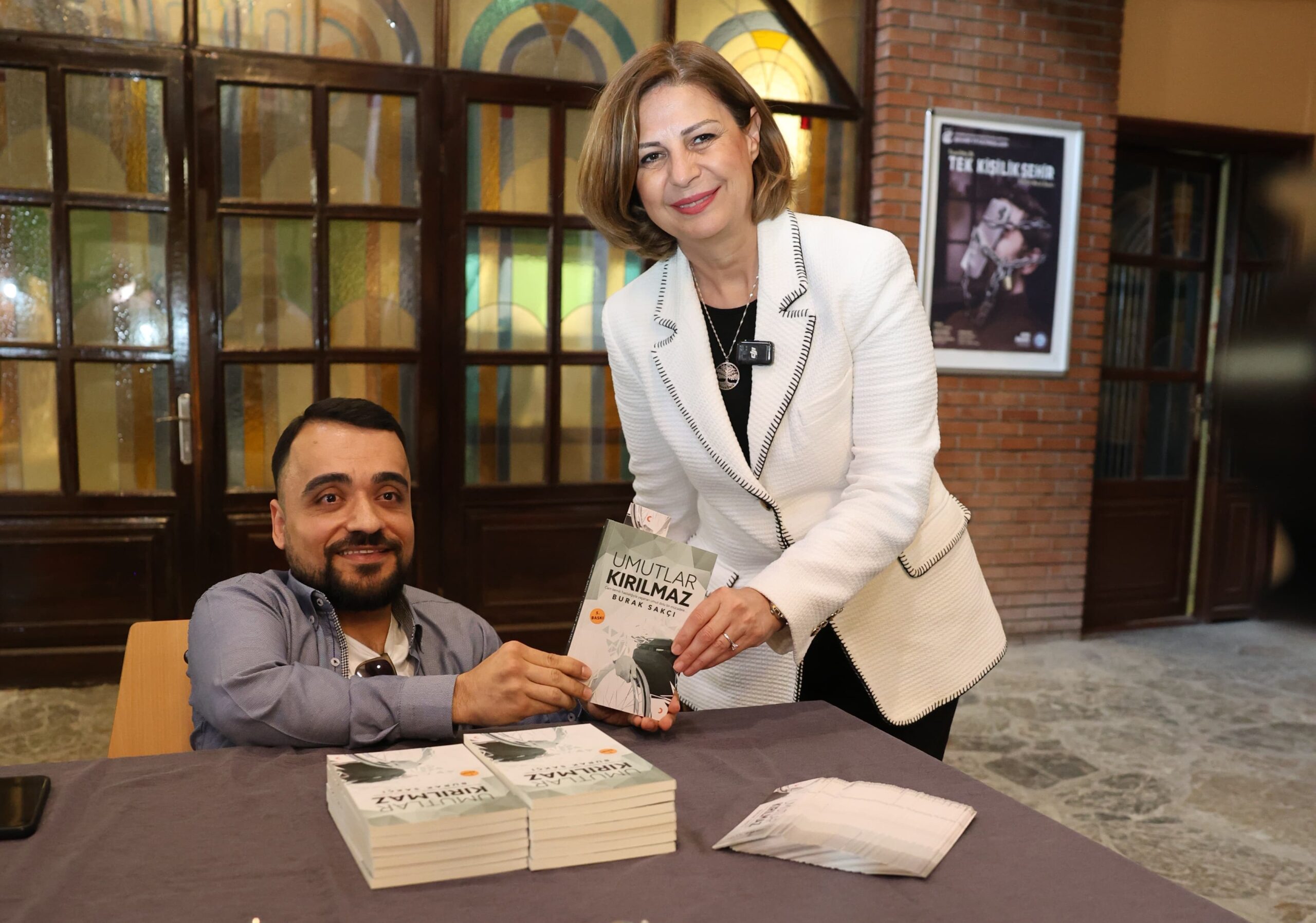 Başkan Ünlüce, cam hastası Burak Sakçı ile bir araya geldi