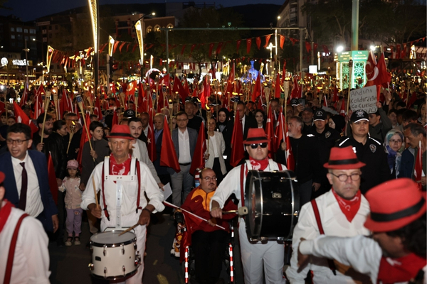 Kütahya’da 19 Mayıs fener alayıyla kutlandı