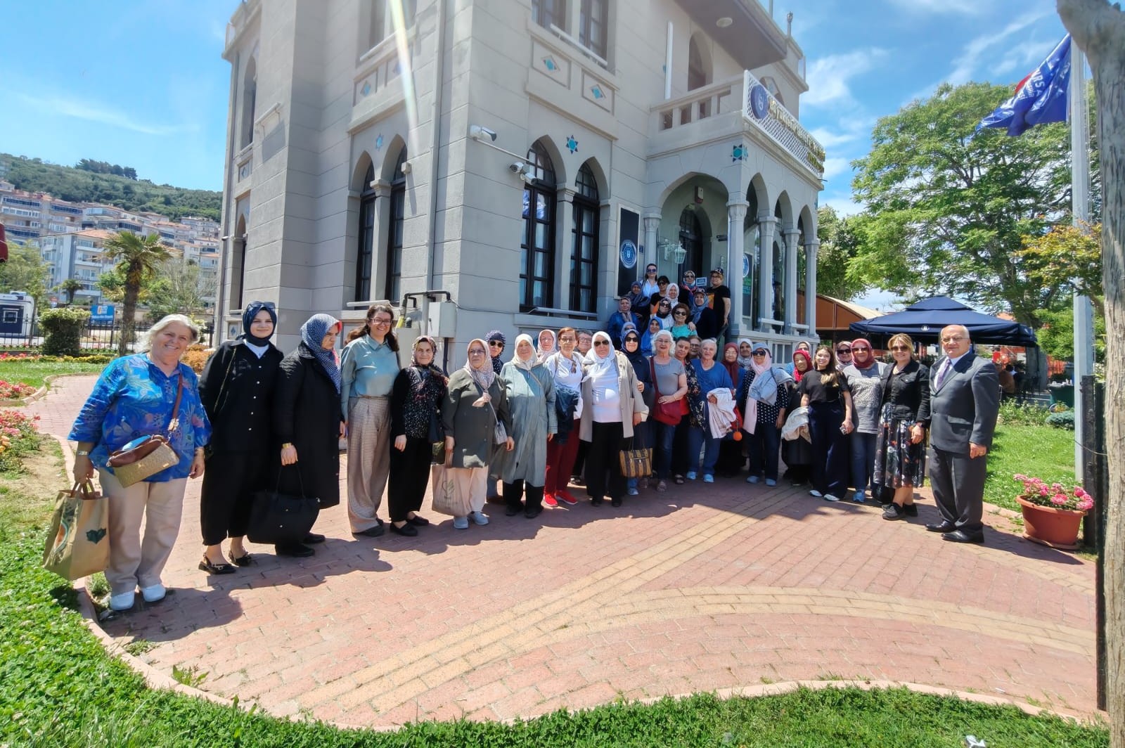 Bursa Büyükşehir Belediyesi’nden gazi ailelerine Mudanya gezisi