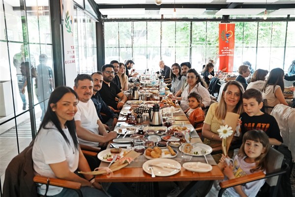 Manisa’daki eczacılar Akhisar’da bir araya geldi