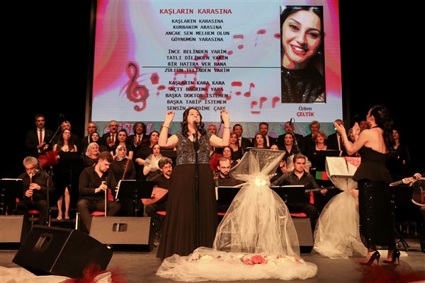 ETİSEM Türk Halk Müziği Korosu konser verdi