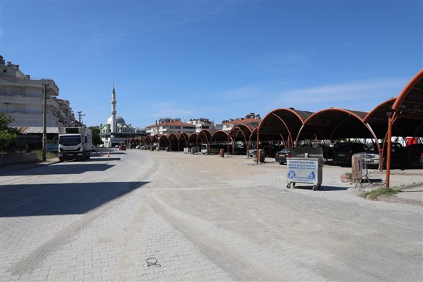 Edremit Akçay Mahallesi kapalı pazaryeri yenilendi