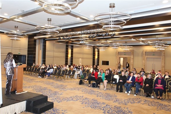 TÜMKAD Konya’da kadın mühendislerle buluştu