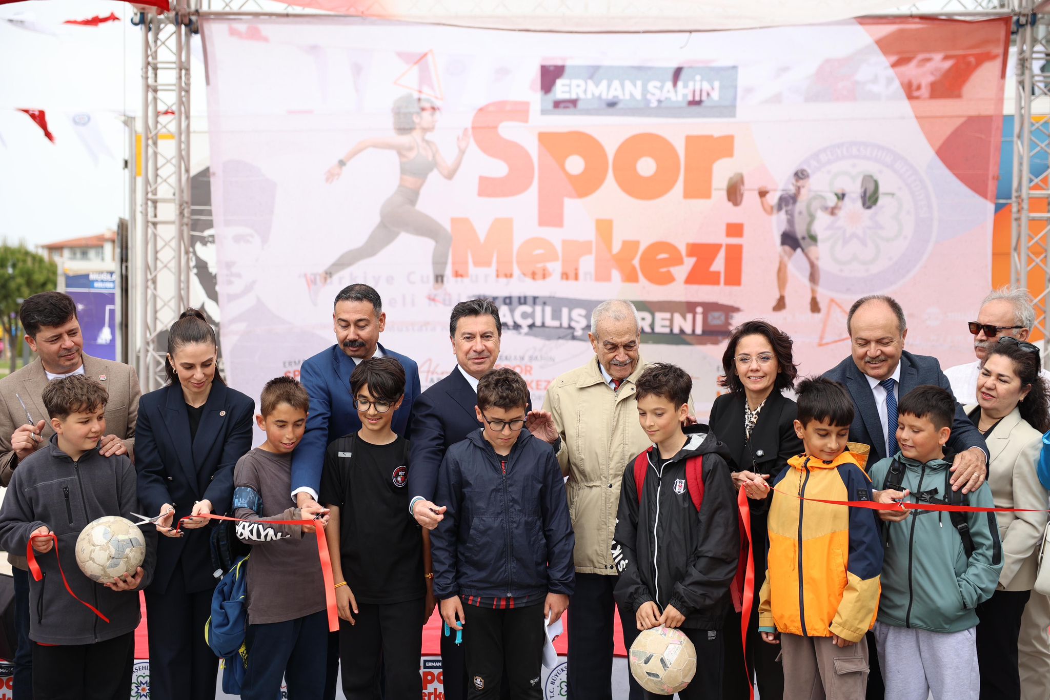 Erman Şahin Spor Merkezi Muğla’da hizmete açıldı