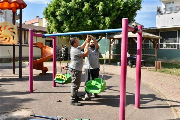 Kepez’de park yenileme çalışmaları sürüyor