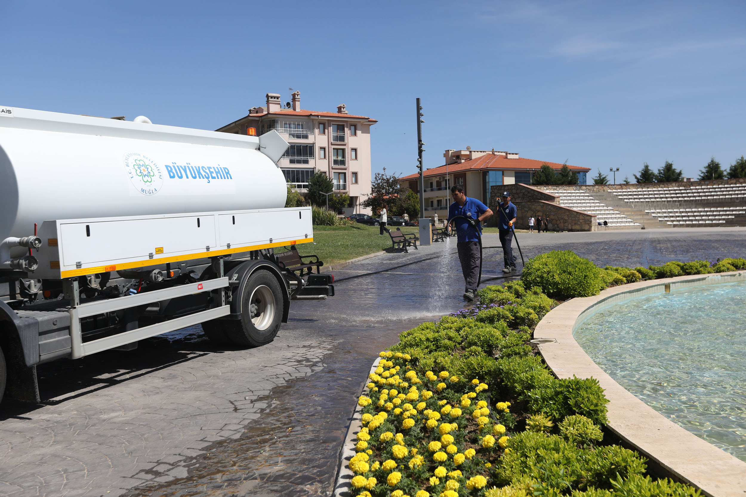 Muğla Büyükşehir Belediyesi’nden 13 ilçede temizlik çalışması