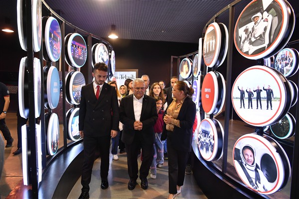 Başkan Büyükkılıç, Kayseri Bilim Merkezi’nde sergi açılışına katıldı