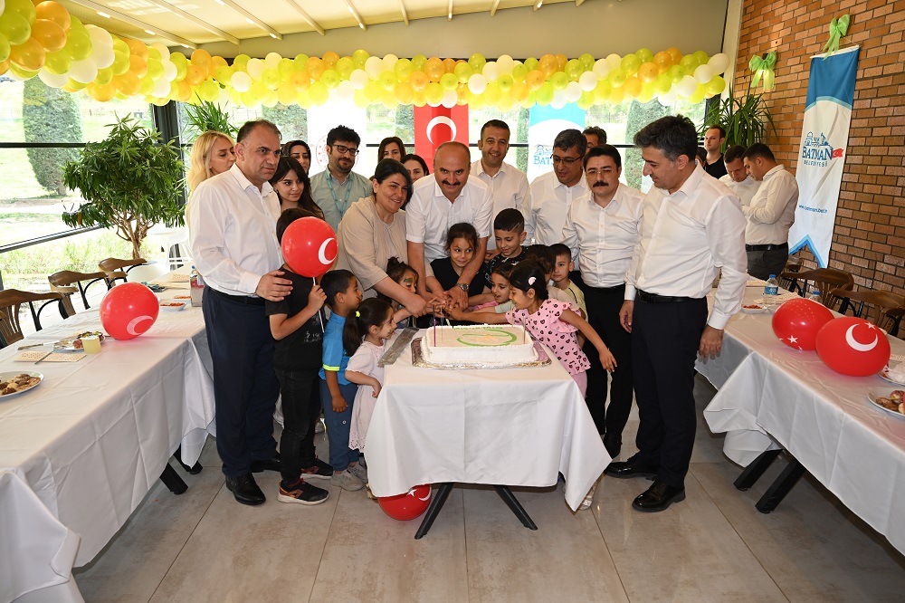 Vali Canalp’ten Glütensiz Ekmek Fırını ve Kafeye ziyaret