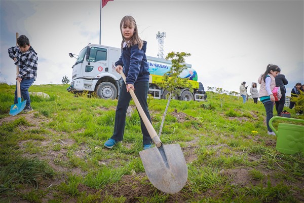 Keçiören’de fidanlar toprakla buluştu