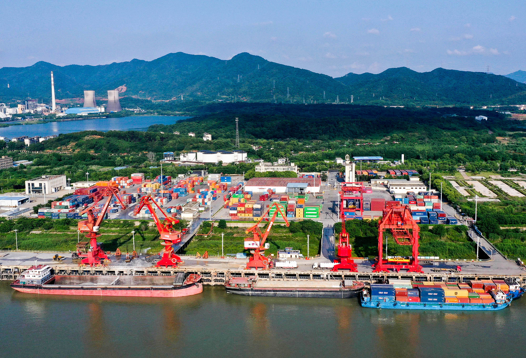 Çin’in yurtdışına yaptığı doğrudan yatırım 57 milyar doları aştı