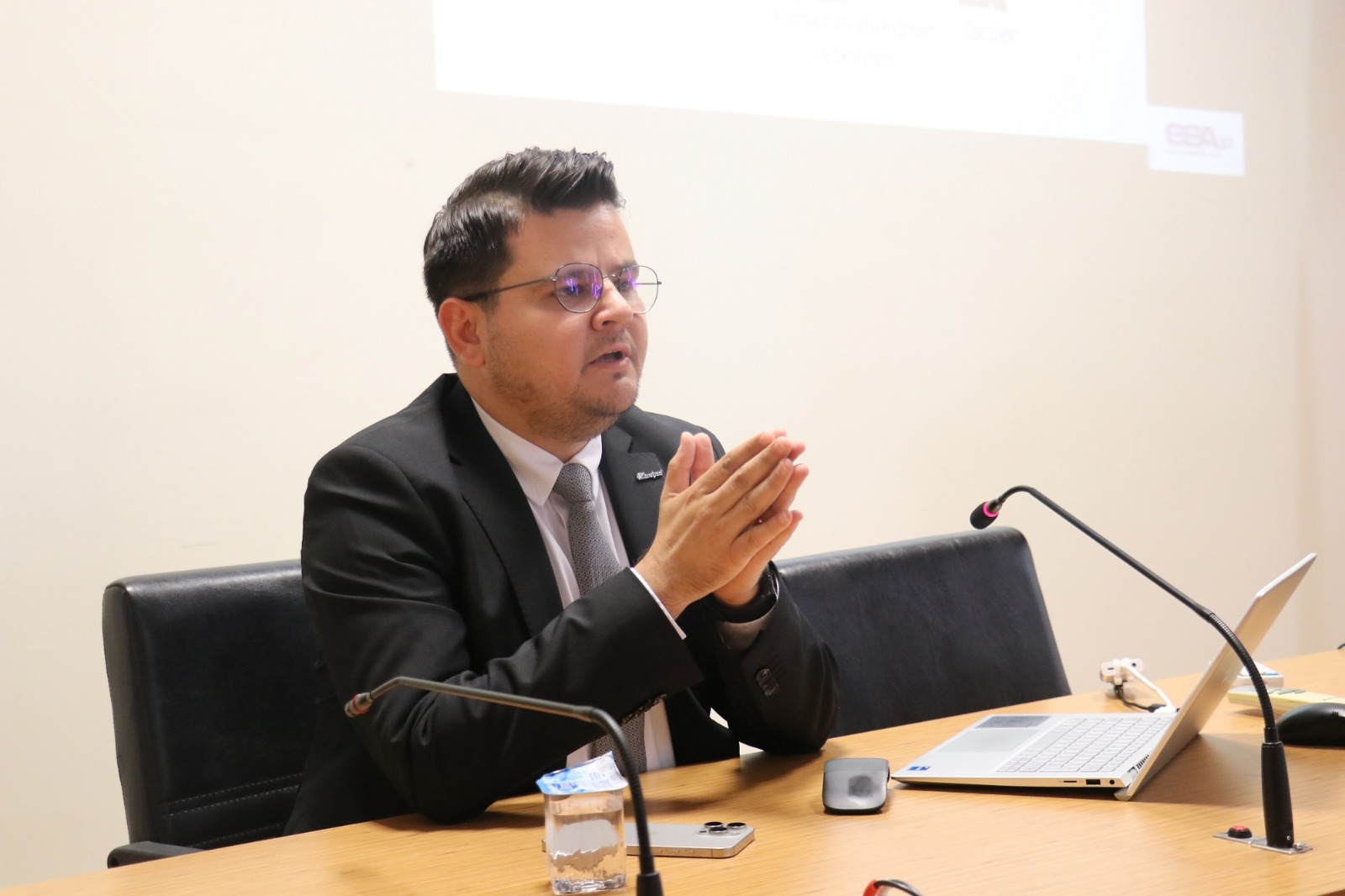 Altıntaş, Dış Ticaret öğrencileriyle bir araya geldi