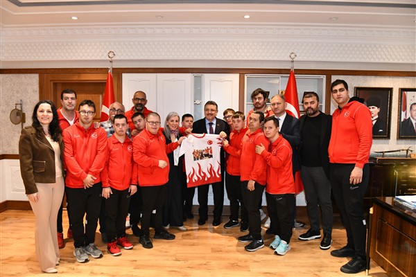 Başkan Genç, down sendromlu milli sporcuları ağırladı