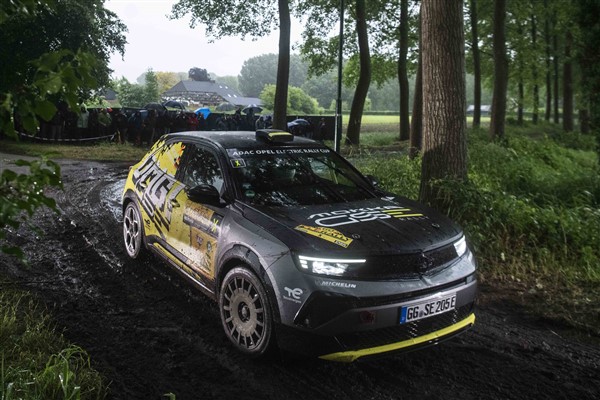 Yeni Opel Mokka GSE Rally elektrikli rallilerin geleceğini bugüne taşıyor
