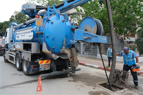 ASAT, ana arter ve bulvarlarda yağmur suyu hattı temizliğini sürdürüyor