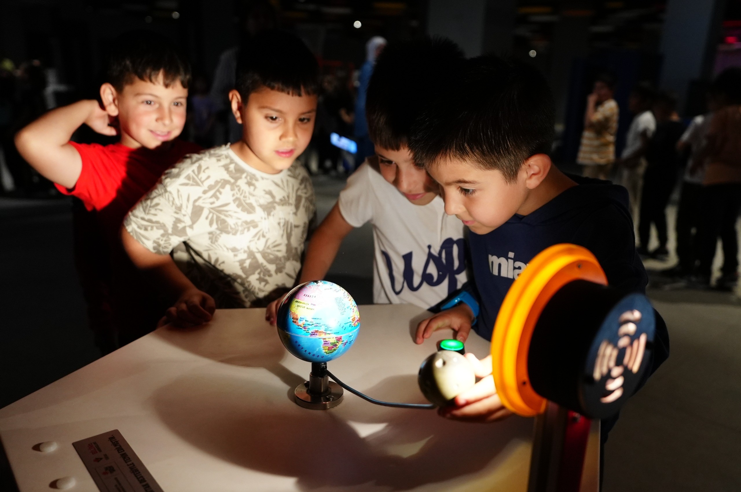 34 öğrenci, öğretmenleri ile Bilim Merkezi’nde