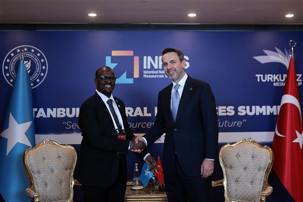 Bakan Bayraktar, Somali Petrol ve Maden Kaynakları Bakanı Mohammed ile görüştü