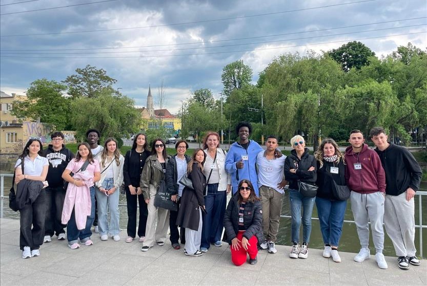 İnegöl Belediyesi’nden gençlere uluslararası eğitim desteği