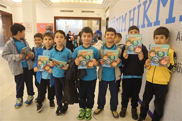 ‘Çevre Dedektifi’ kitabının yazarı çocuklarla buluştu
