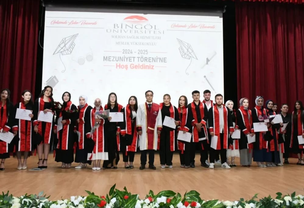 Bingöl Üniversitesi’nde mezuniyet coşkusu