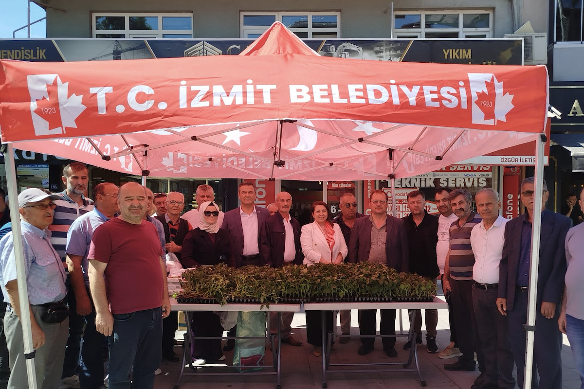 İzmit Belediyesi’nden vatandaşlara fide desteği