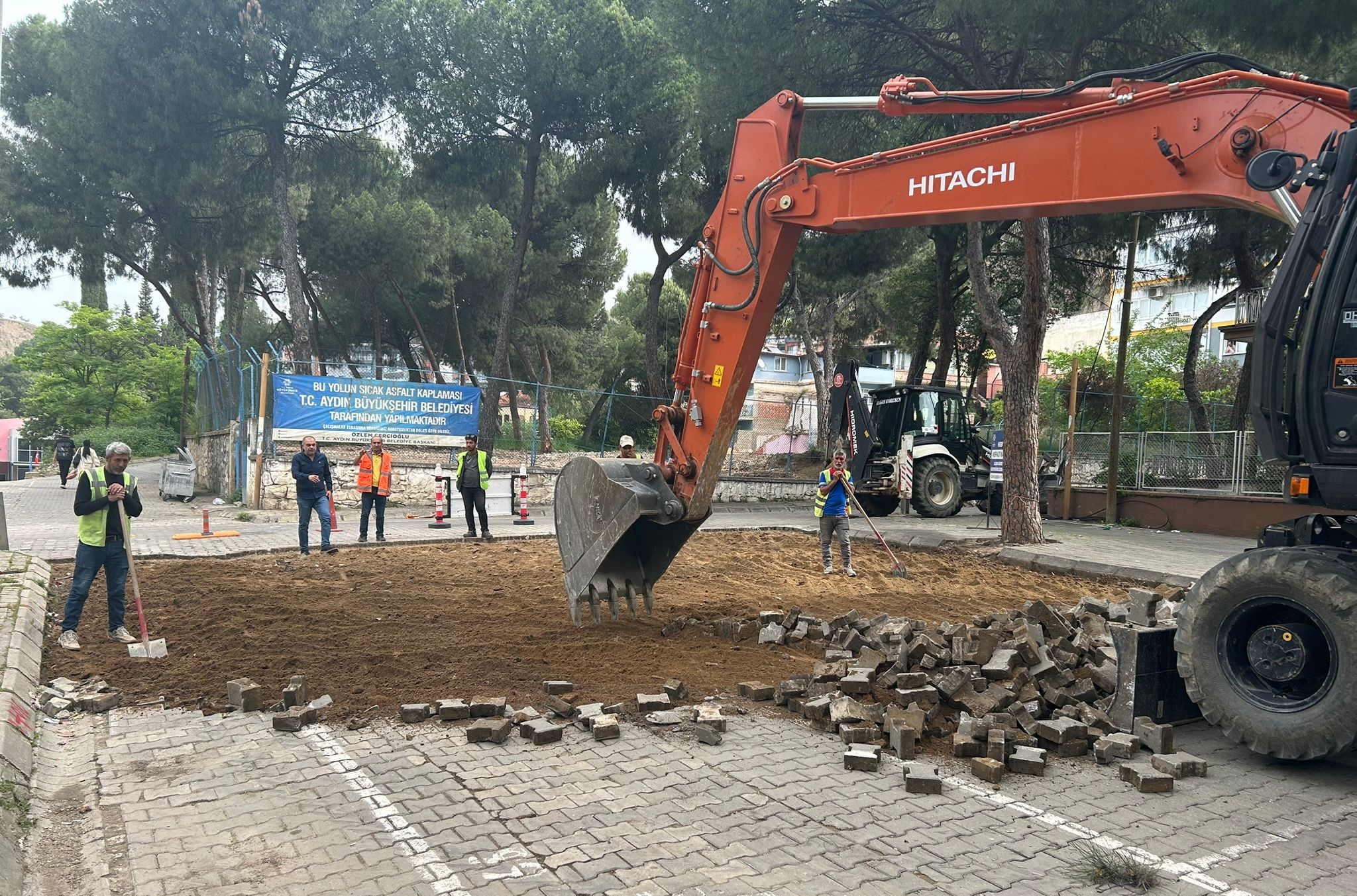 Aydın Büyükşehir Belediyesi altyapı çalışmalarını sürdürüyor