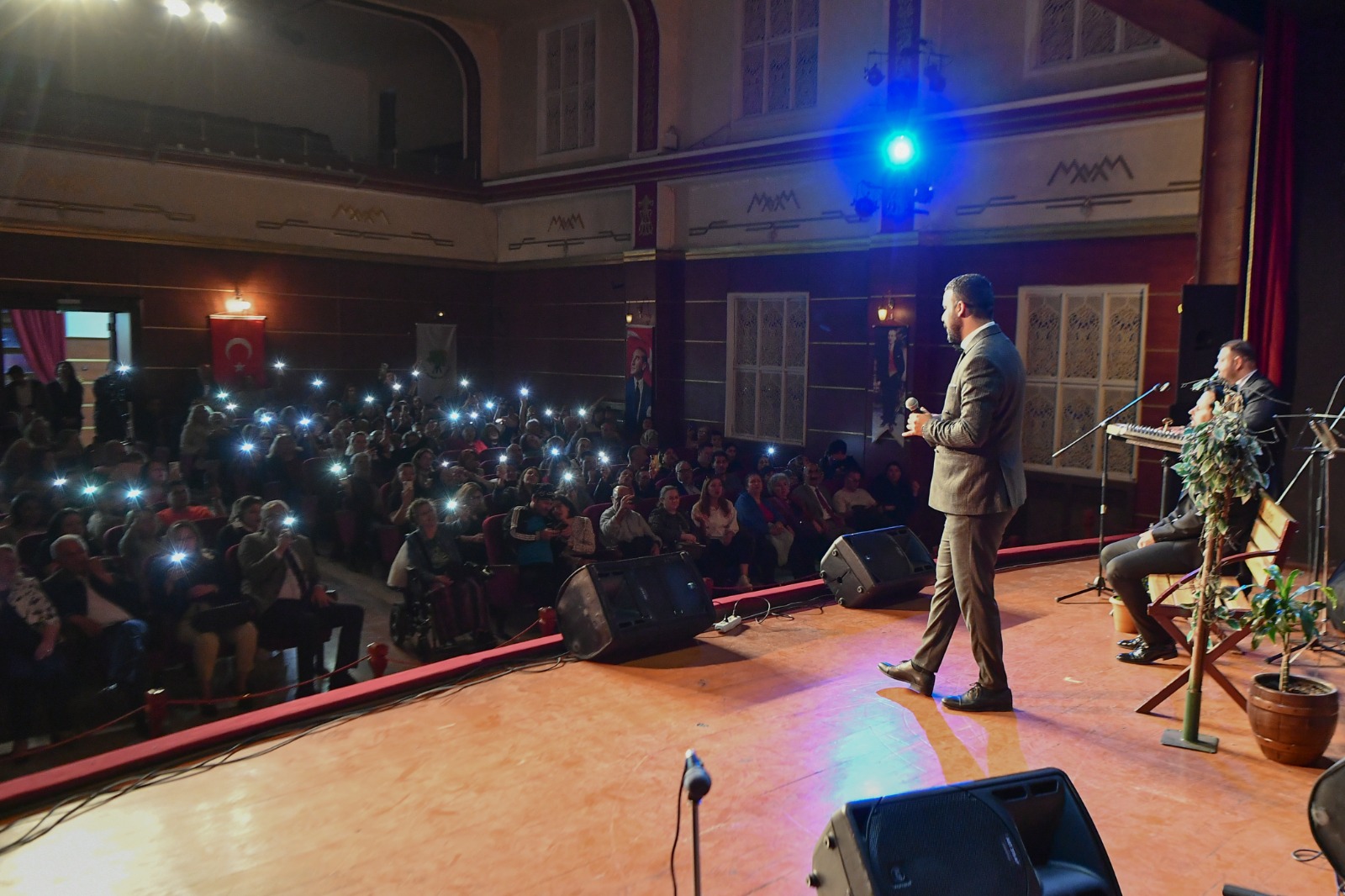 Volkan Konak, Mamak’ta şarkılarıyla anıldı