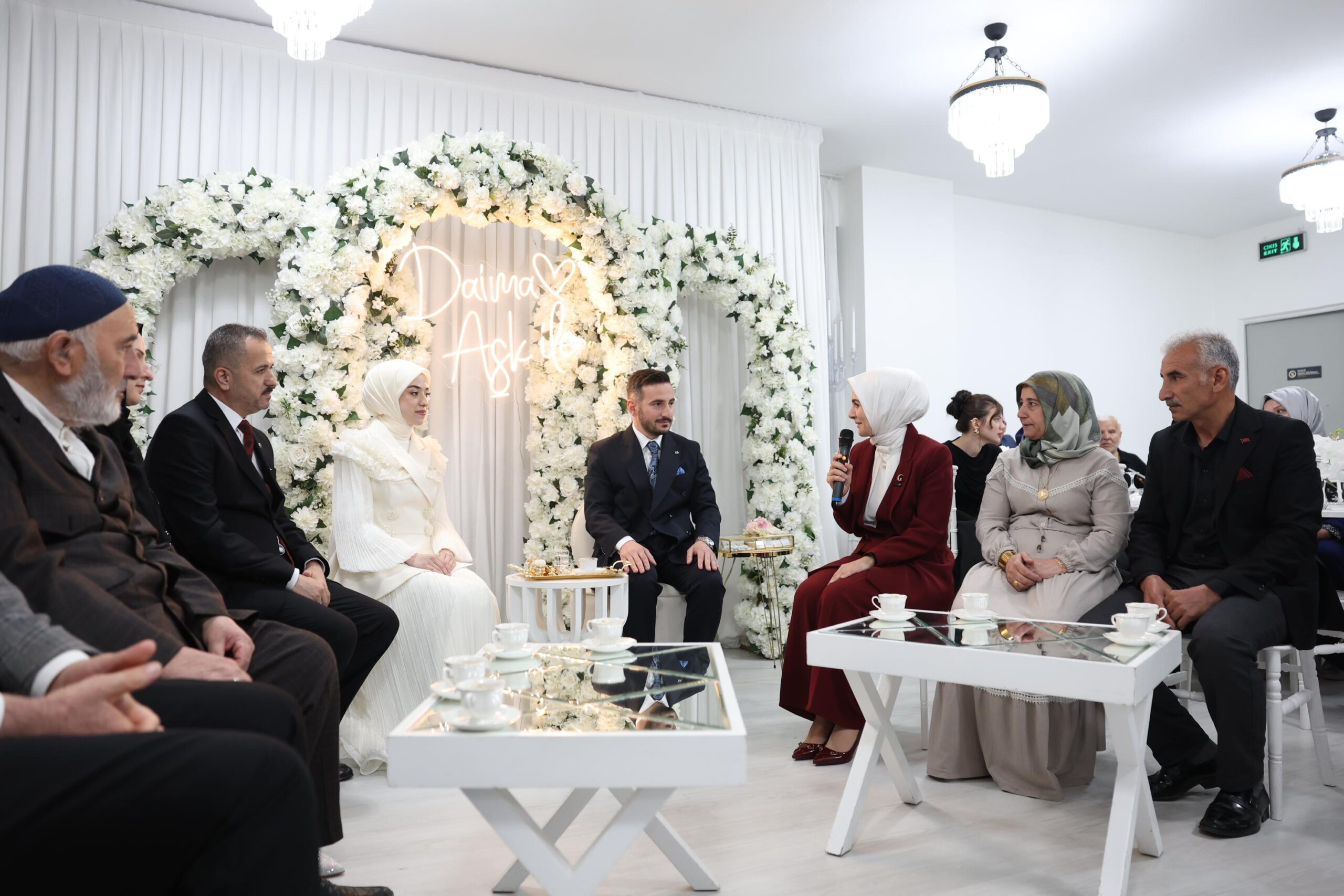 Bakan Göktaş: Gençlerimizin evlilik yolunda yanlarında olmak boynumuzun borcu