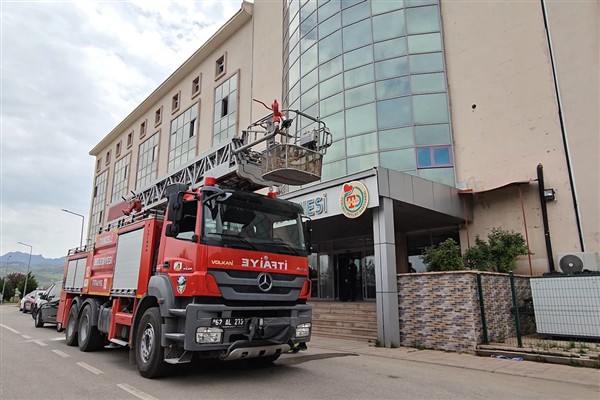 Vali Tekbıyıkoğlu: Arıza sonrası oluşan duman kısa sürede kontrol altına alındı
