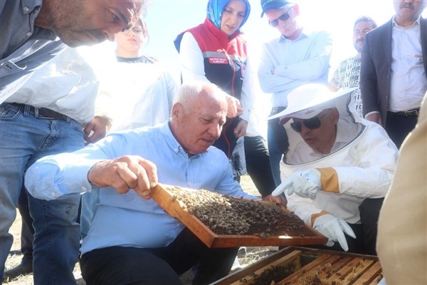 Karaman Valisi Çiçekli, ana arı üreticilerini ziyaret etti