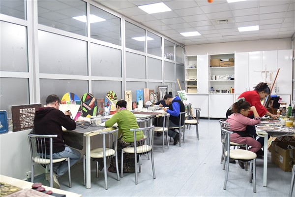 Malatya Büyükşehir’den engelli bireylere yönelik resim kursu