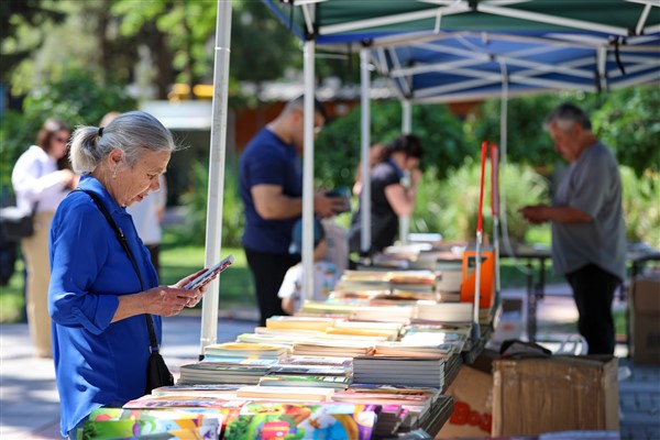 1. Buca Kitap Günleri kitapseverleri ağırlamayı sürdürüyor