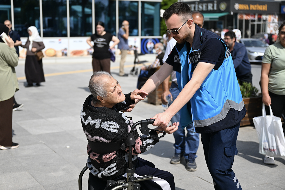 Mersin Büyükşehir Belediyesi’nden onkoloji hastalarına ücretsiz ulaşım desteği